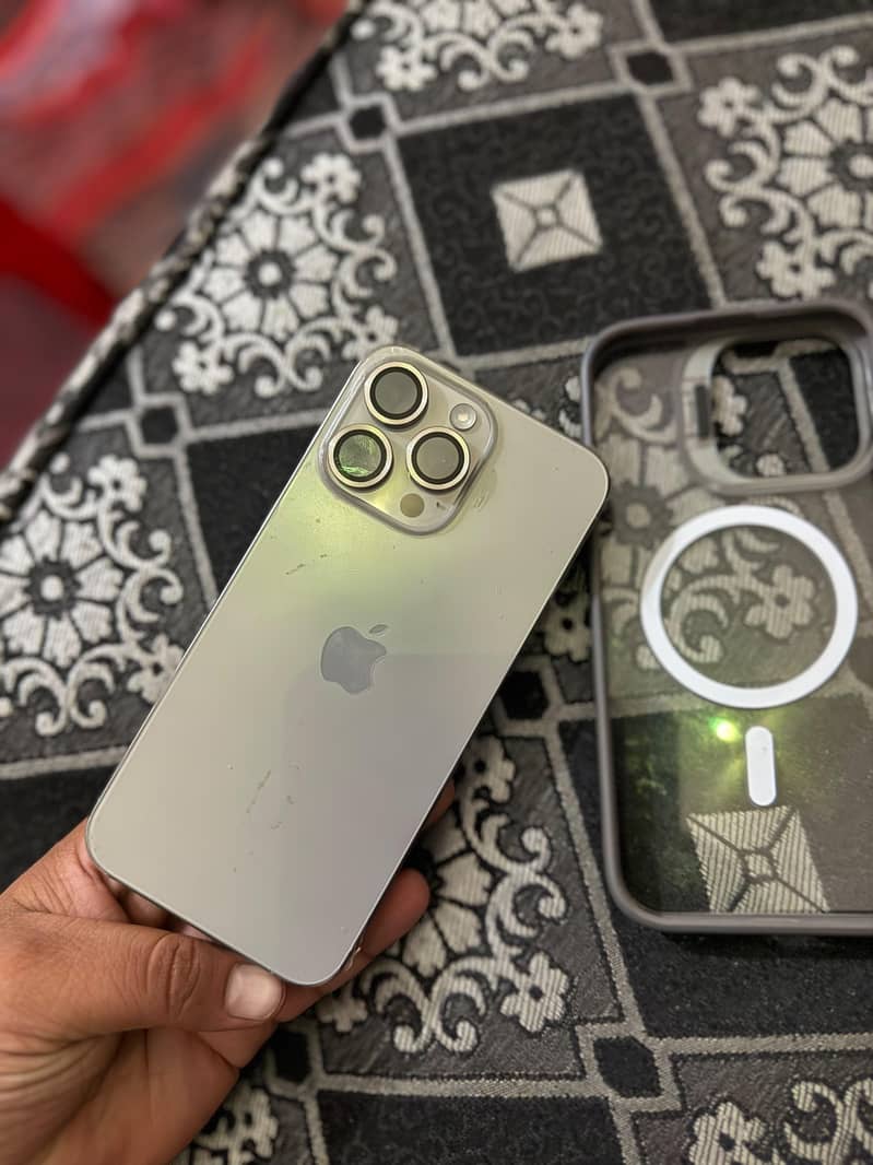 Apple iPhone 15 Pro Max 0