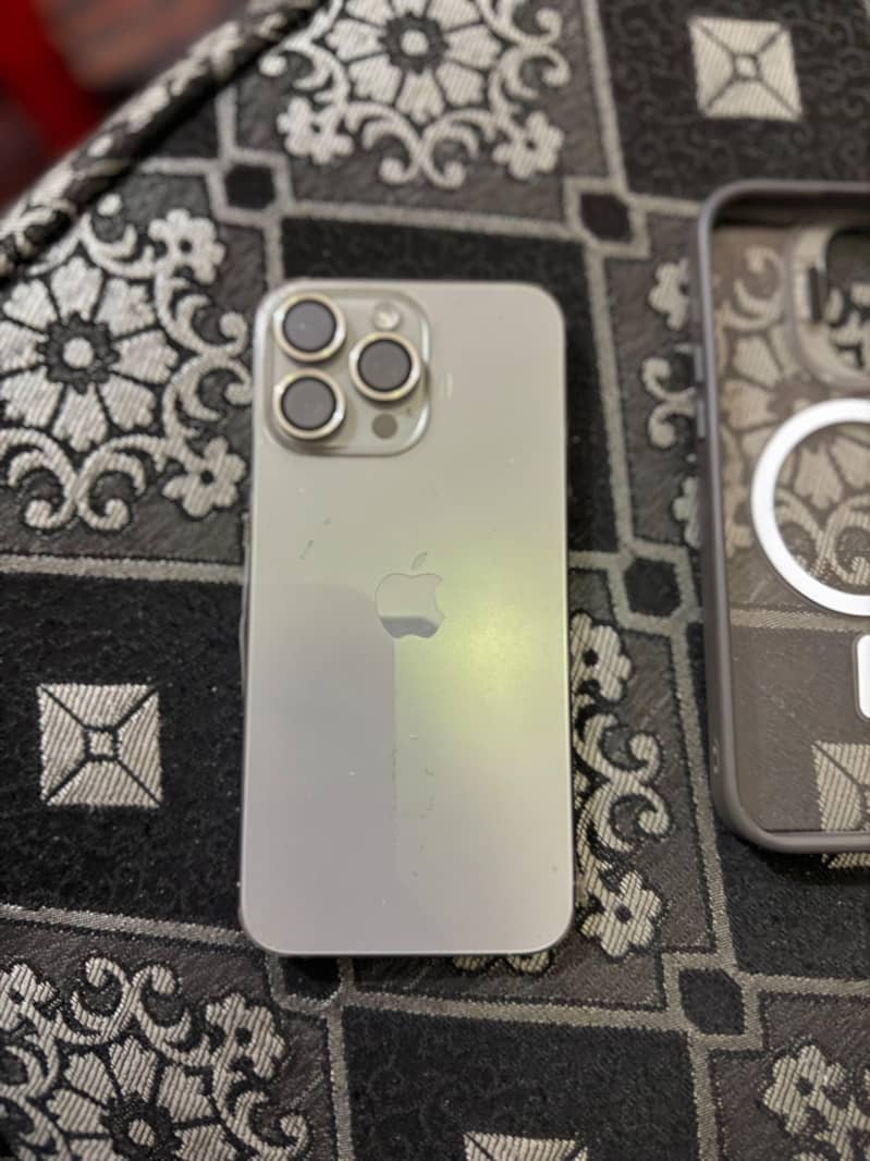 Apple iPhone 15 Pro Max 1