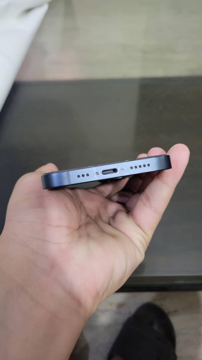 Apple iPhone 13 2