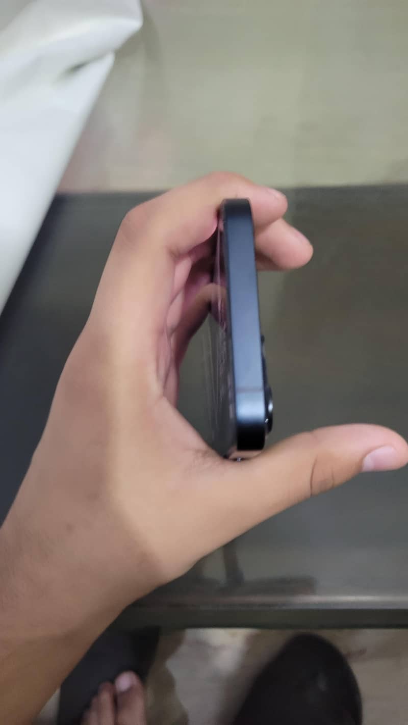 Apple iPhone 13 4