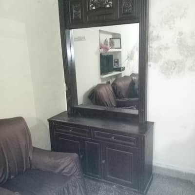 bartan set almari or dressing set