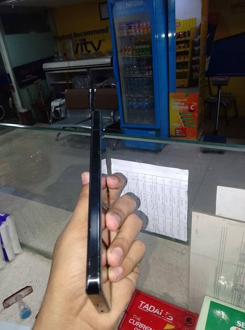 Sharp Aquos r7 1
