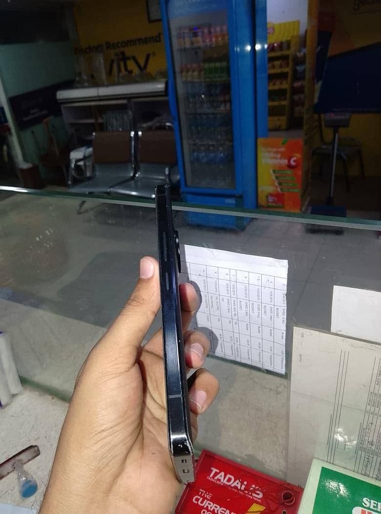 Sharp Aquos r7 2