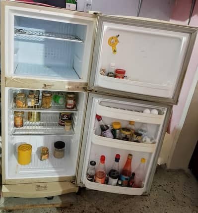 Waves 308-DD Refrigerator in Geniune Condition