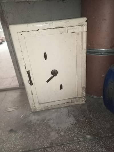 Iron Safe almari