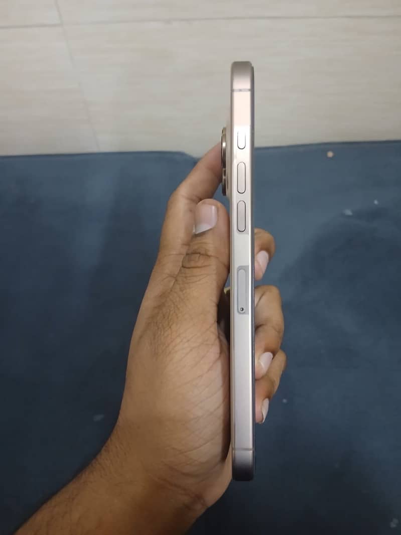 Apple iPhone 16 Pro Max 2