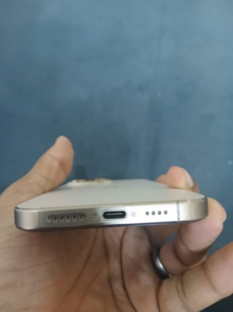 Apple iPhone 16 Pro Max 3