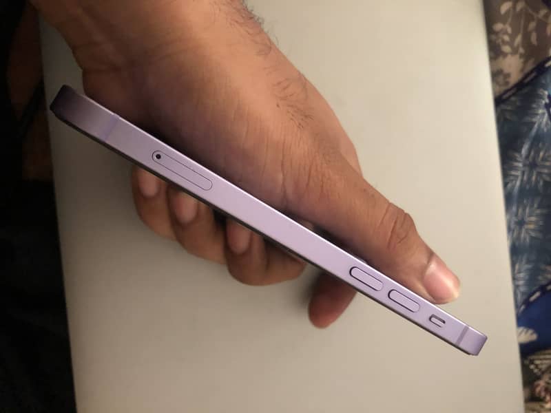 iPhone 12 4