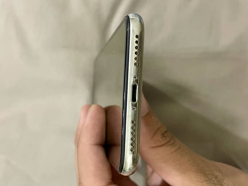 Apple iPhone X 6