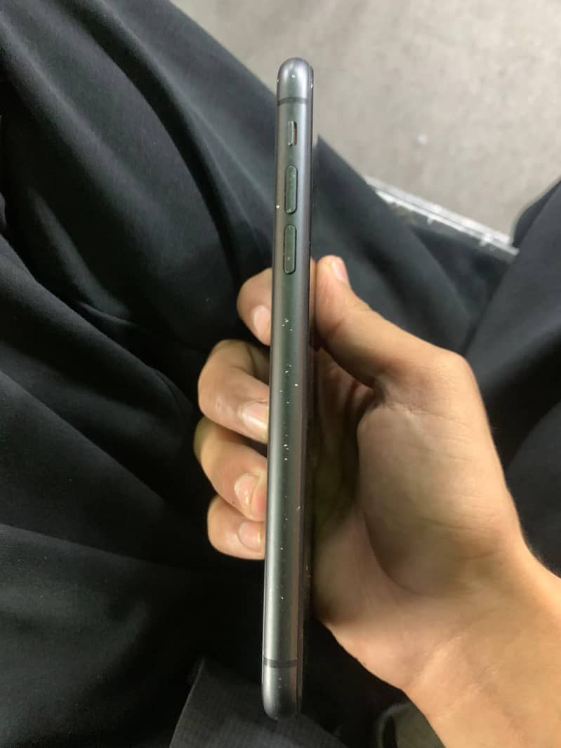 Apple iPhone 11 3