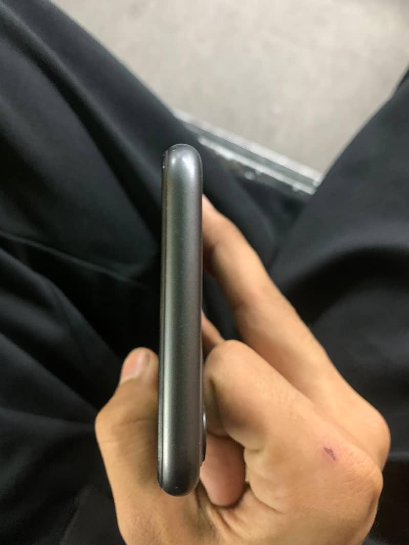 Apple iPhone 11 5