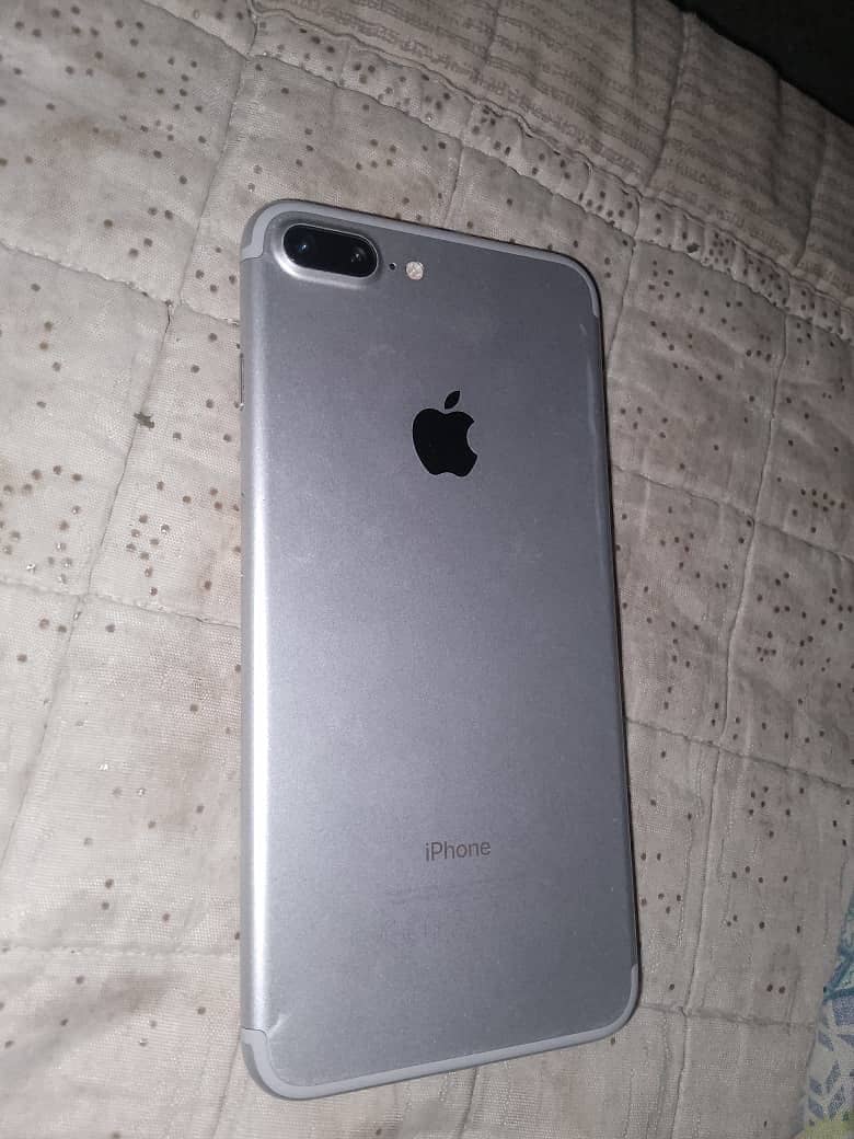 Apple iPhone 7 Plus 10