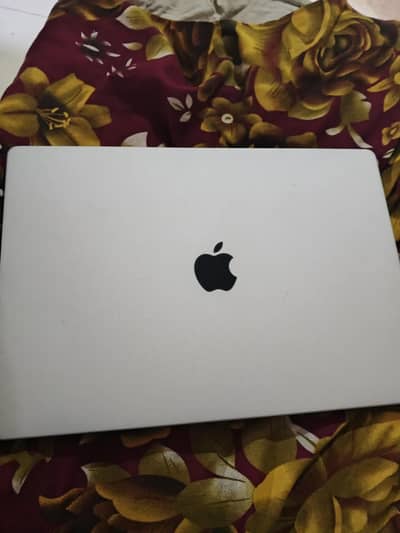 MacBook pro 16 512 15 inch available