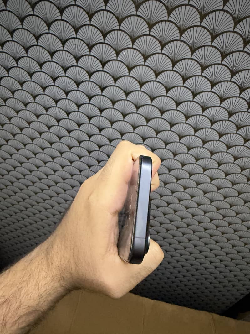 Apple iPhone 15 Pro 2