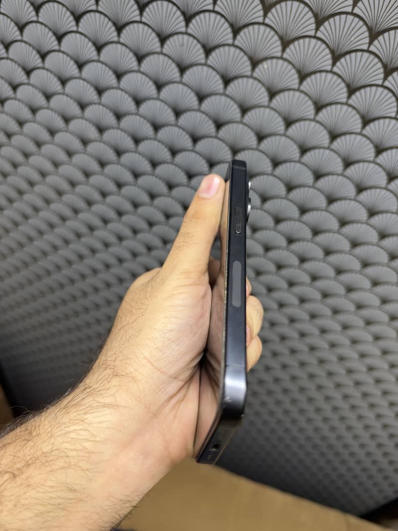 Apple iPhone 15 Pro 3