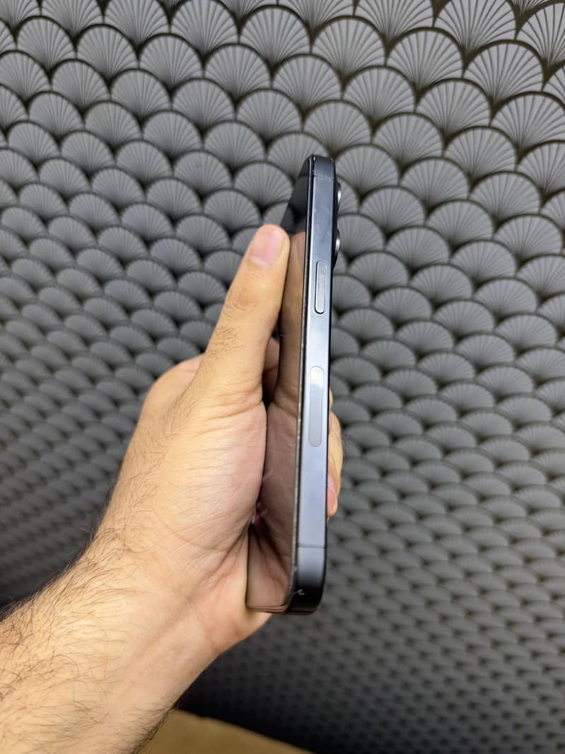 Apple iPhone 15 Pro 4