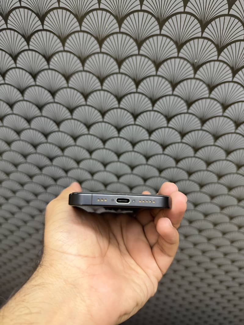 Apple iPhone 15 Pro 6