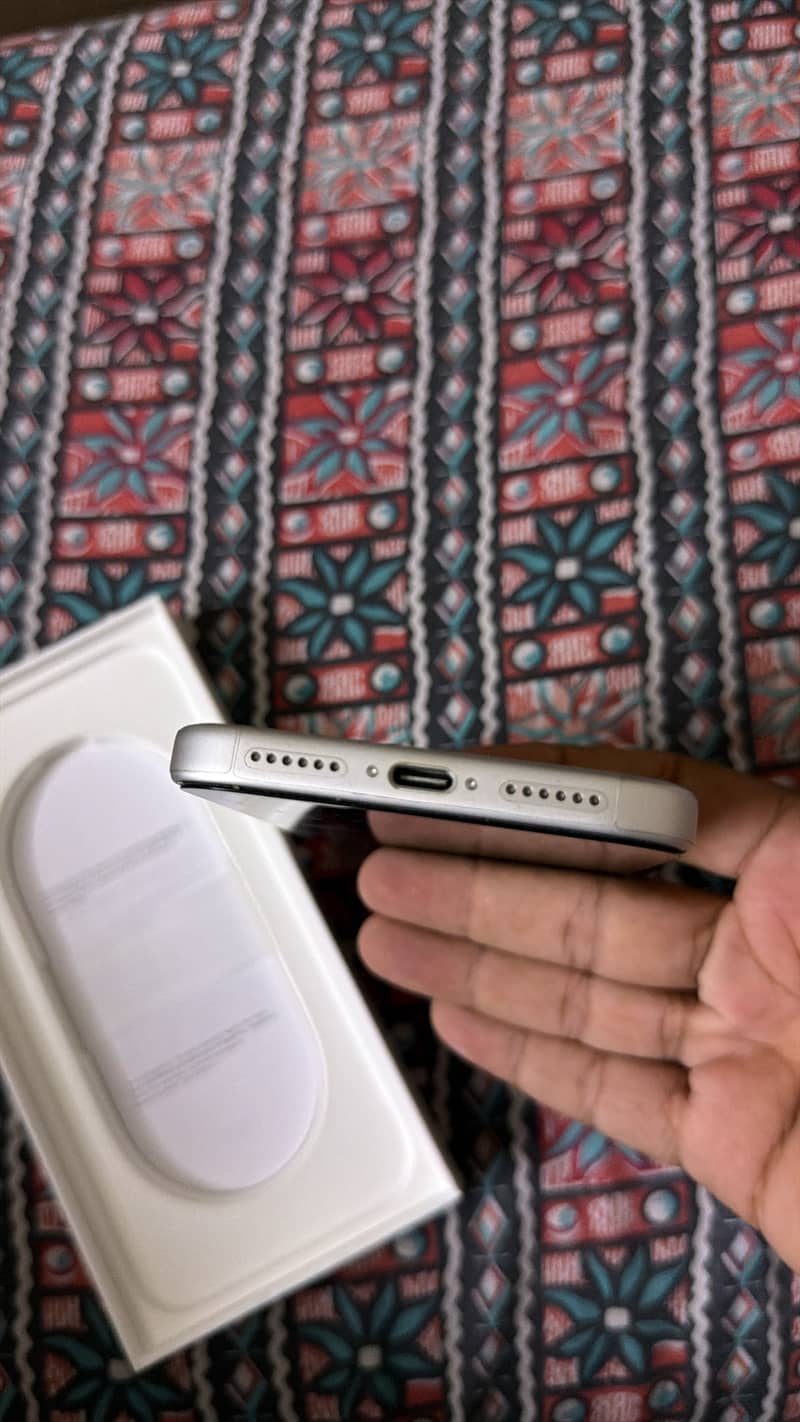 Apple iPhone 17 Pro Max 4