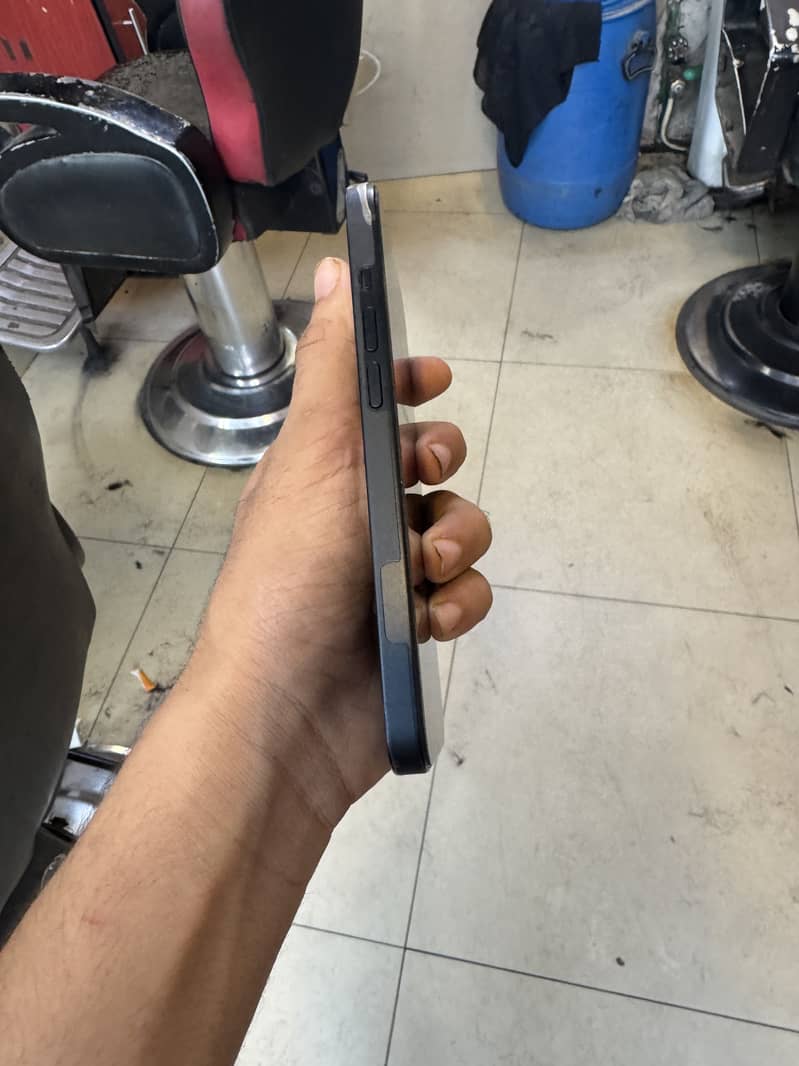 Apple iPhone 14 4