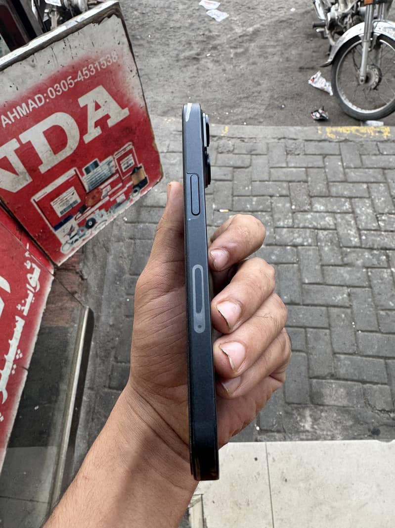 Apple iPhone 14 7