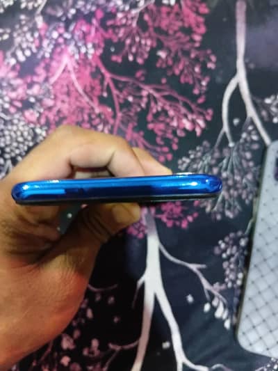 Realme 3 condition 10/9.5 storage 4/64 complete saman k sat