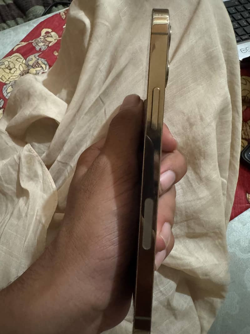 Apple iPhone 12 Pro 3