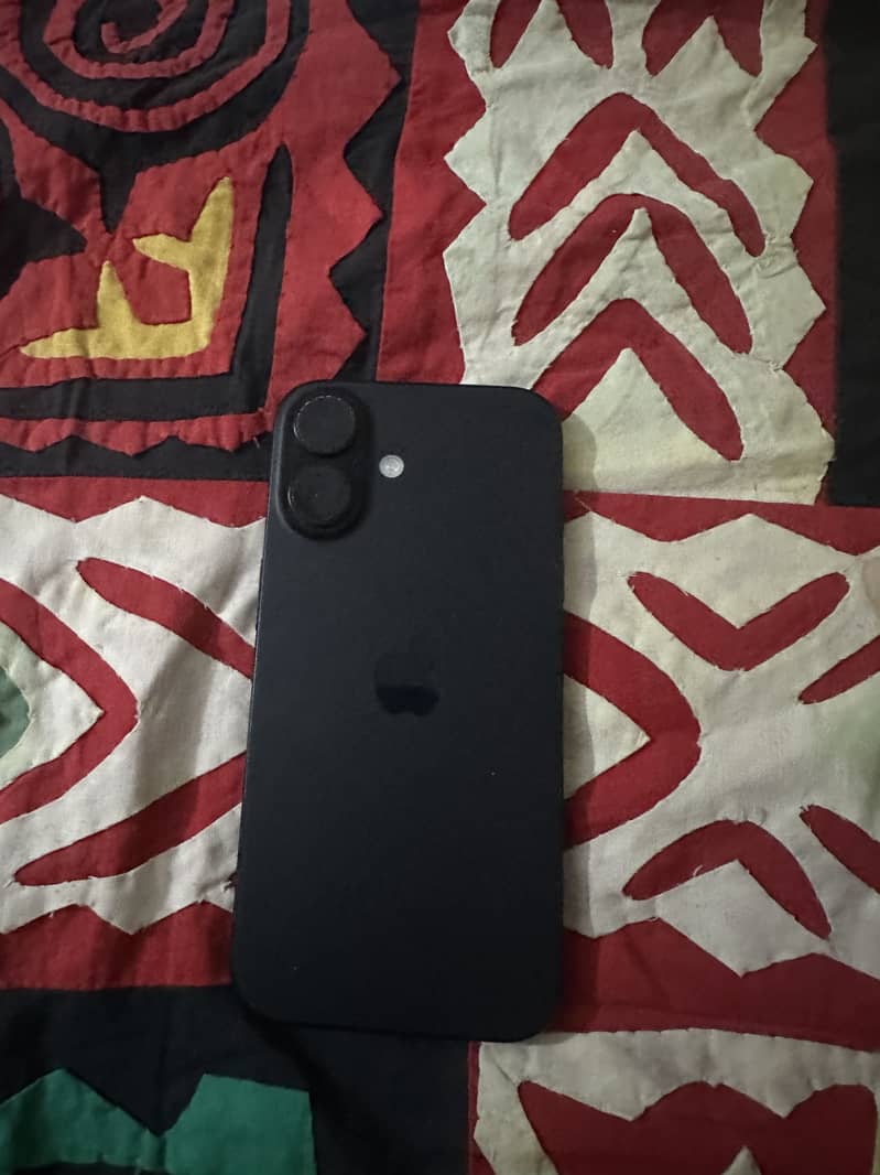 Apple iPhone 16 5