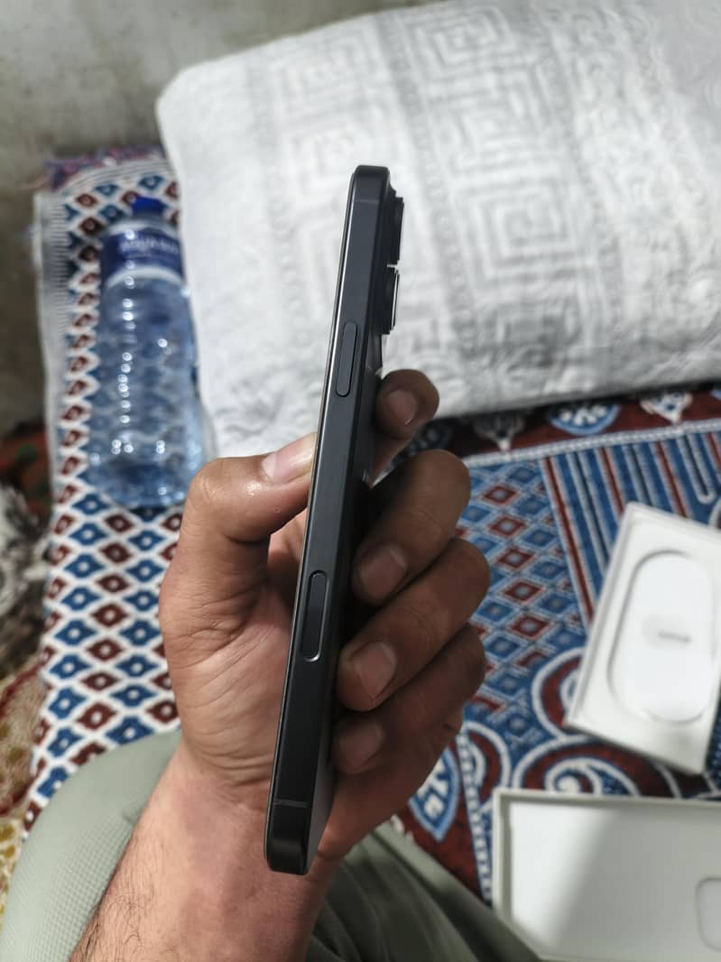 Apple iPhone 16 Pro Max 2