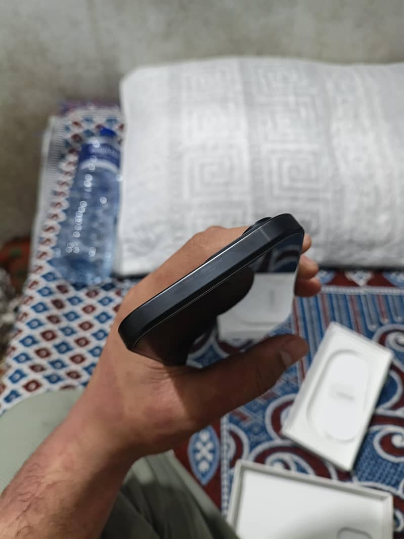 Apple iPhone 16 Pro Max 4