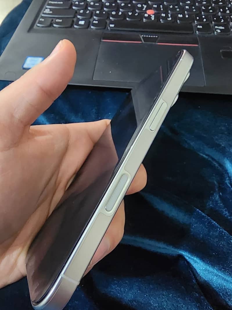 Apple iPhone 16 Pro 1