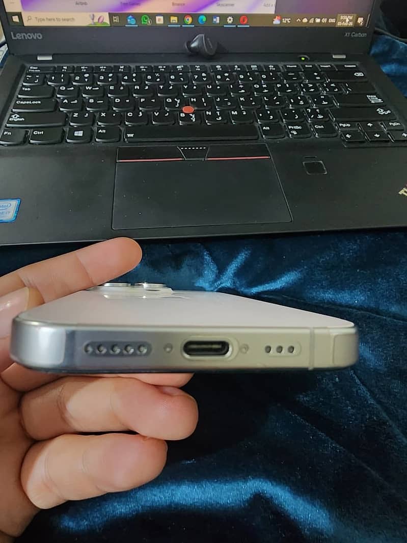 Apple iPhone 16 Pro 3