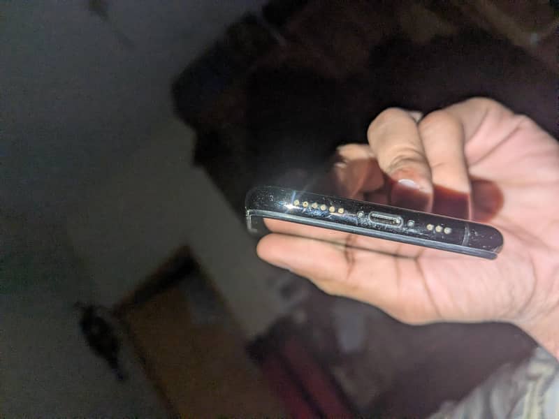 Apple iPhone 11 Pro 4