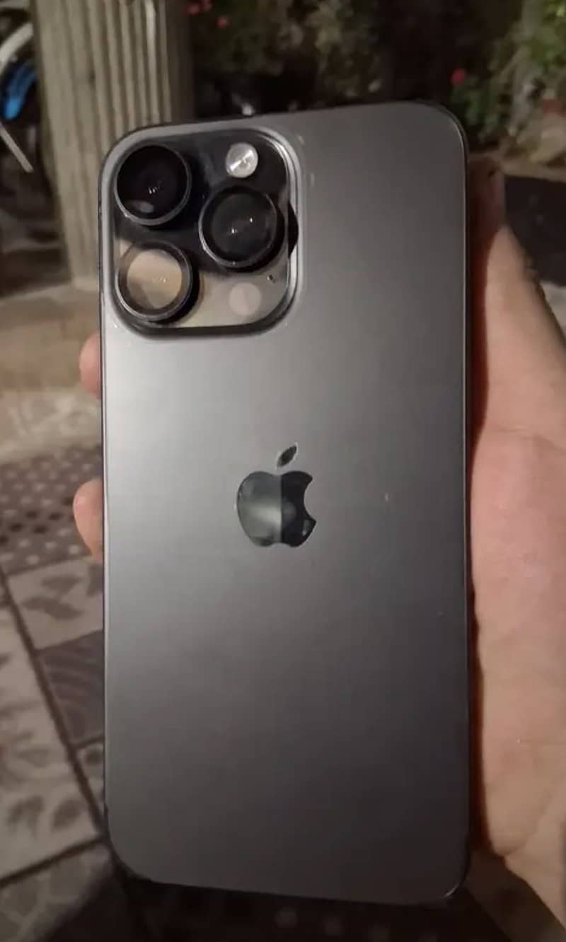 Apple iPhone 15 Pro Max 0