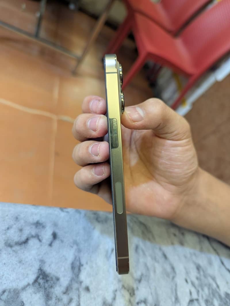 Apple iPhone 13 Pro 2