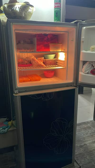 ORIENT FRIDGE MEDIUM SIZE GUD CONDITION 100% OK