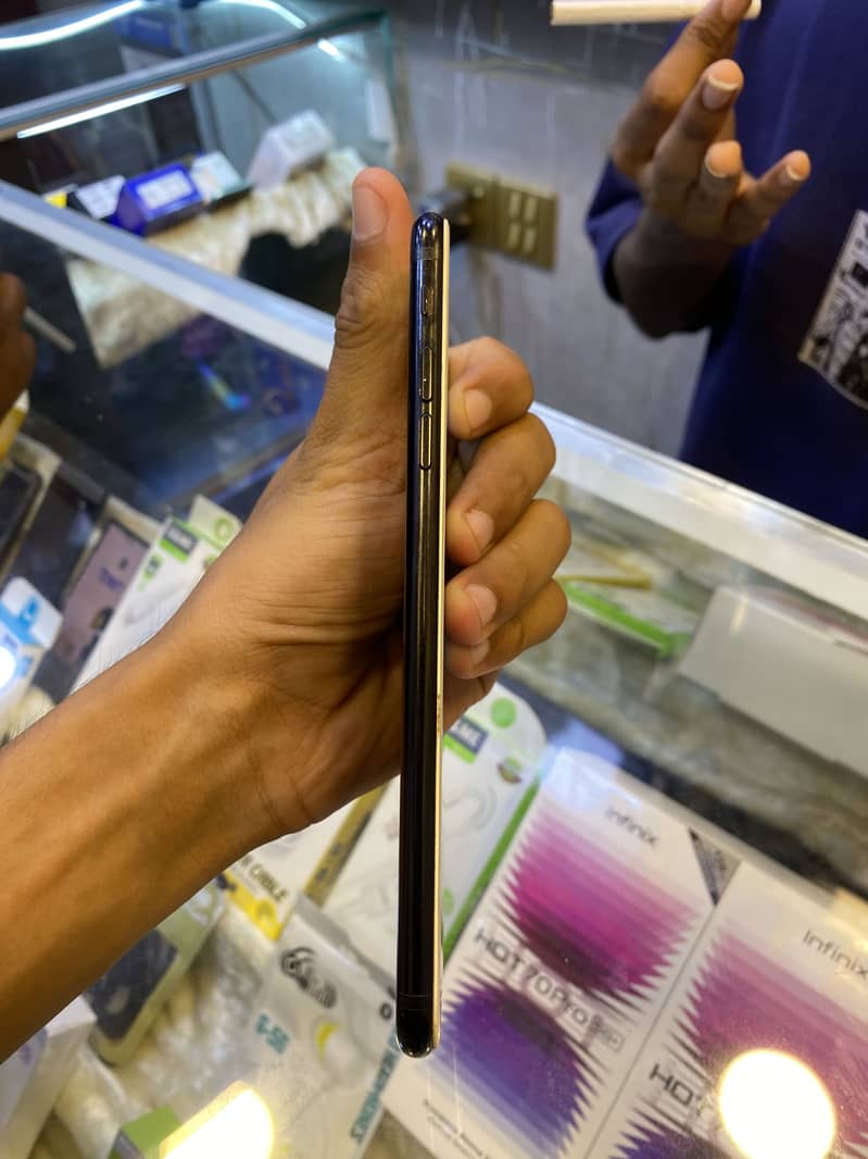 Apple iPhone 7 Plus 5