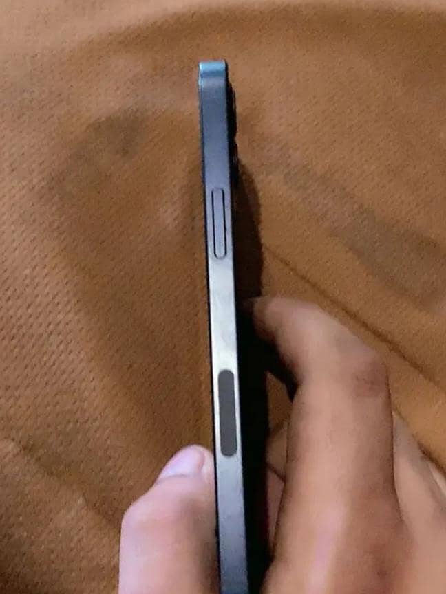 Apple iPhone 12 3