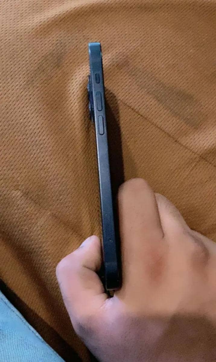 Apple iPhone 12 6