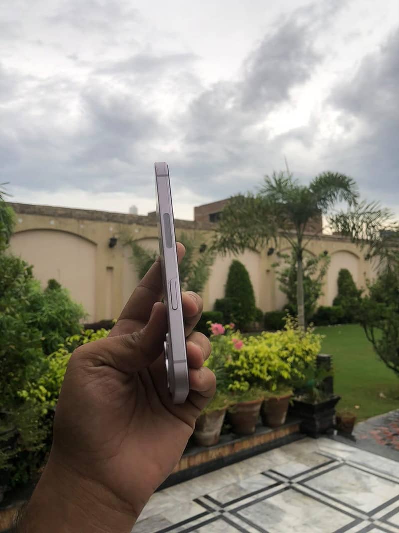 Apple iPhone 14 3