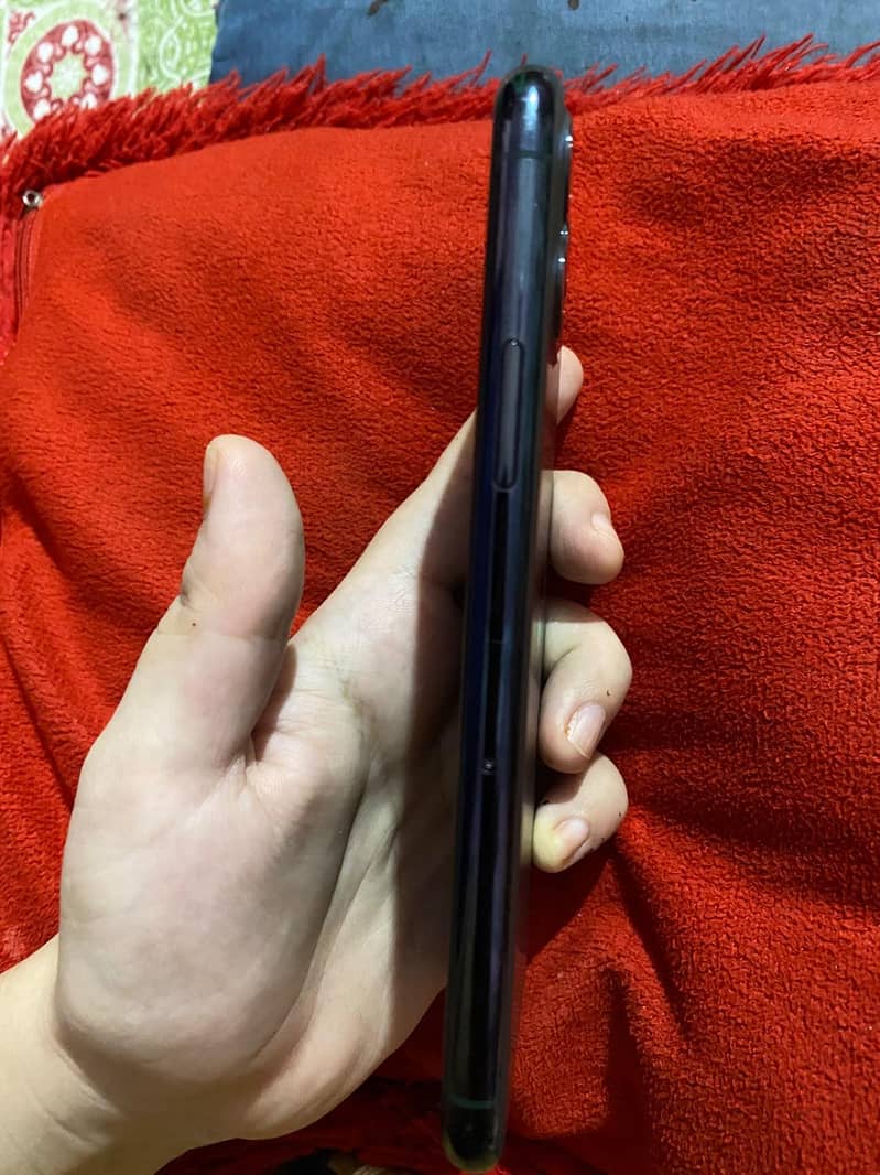 Apple iPhone 11 Pro 3