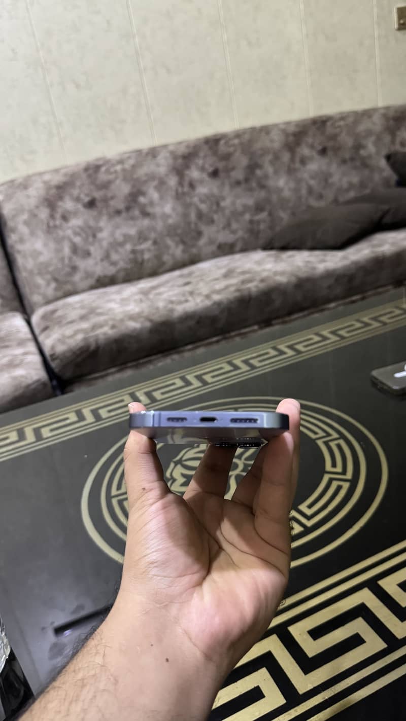 Apple iPhone 13 Pro Max 2