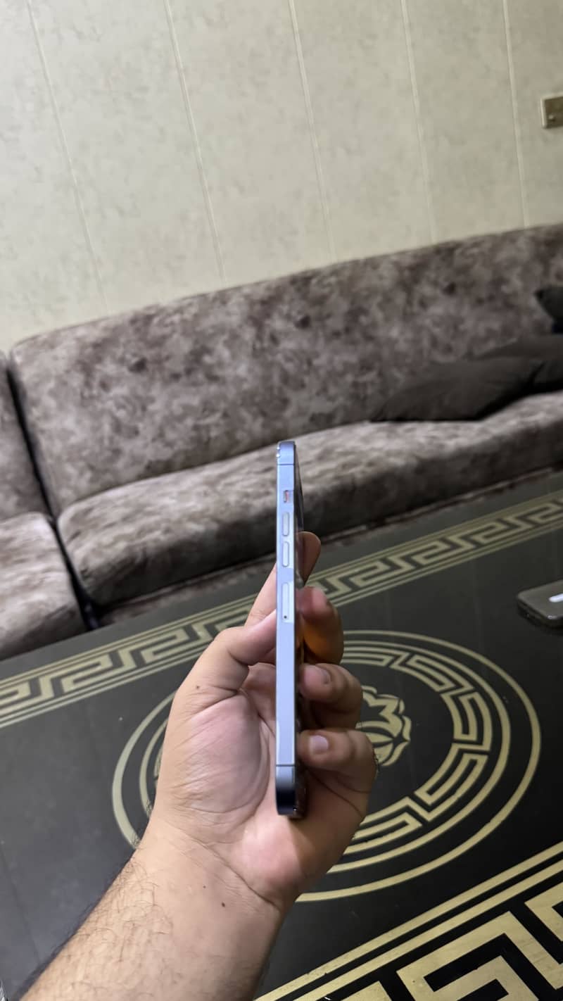 Apple iPhone 13 Pro Max 4