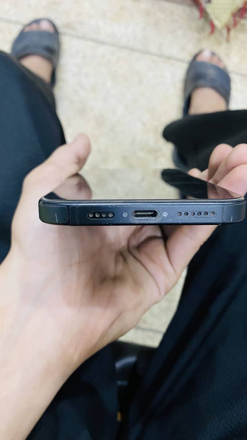 Apple iPhone 16 Pro Max 2
