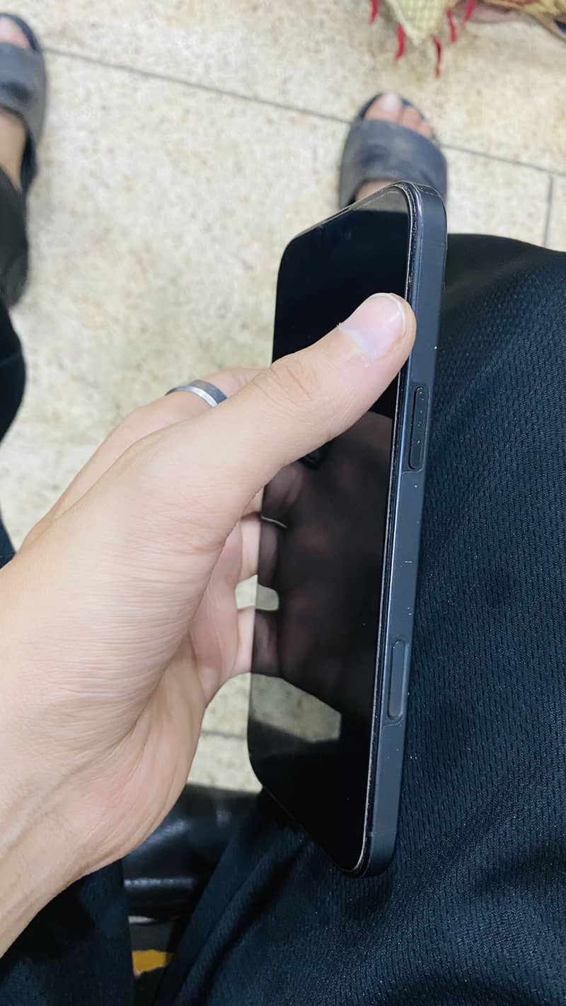 Apple iPhone 16 Pro Max 3