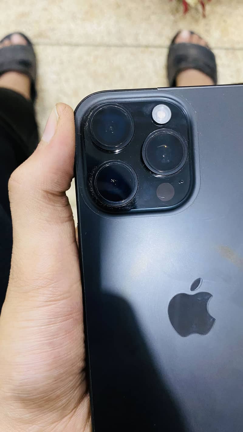 Apple iPhone 16 Pro Max 4