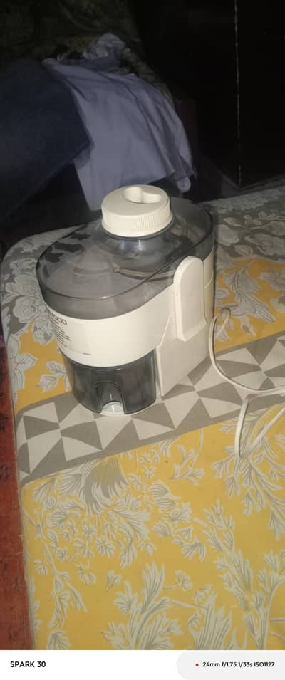 Kenwood JE500 Juicer Machine – Good Condition