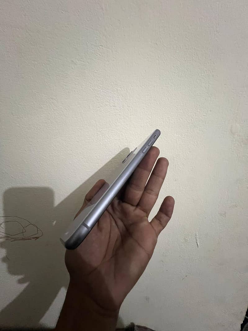 Apple iPhone 11 7