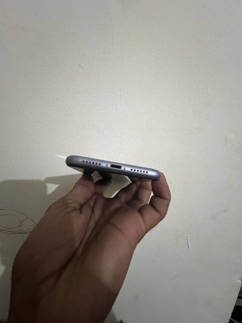 Apple iPhone 11 8