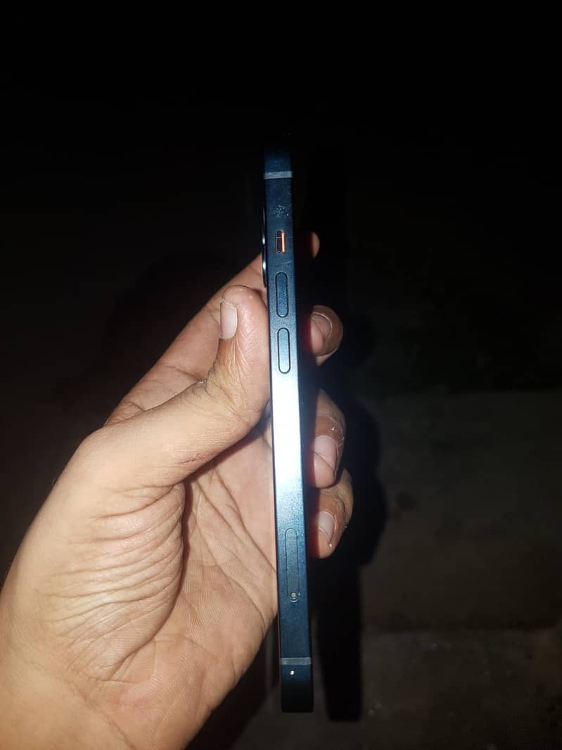 Apple iPhone 13 2