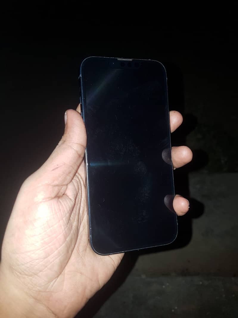 Apple iPhone 13 5